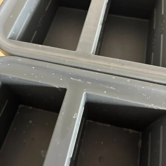 4 Souper Cubes | 1 red 2-cup | 1 red 1-cup | 2 black/gray 1-cup - Picture 7 of 7